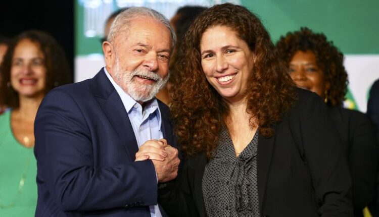 Presidente Lula pede para ministra mais oportunidades de concurso