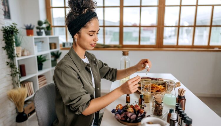 Produtos caseiros de limpeza que não é recomendado utilizar em conjunto- Reprodução Canva