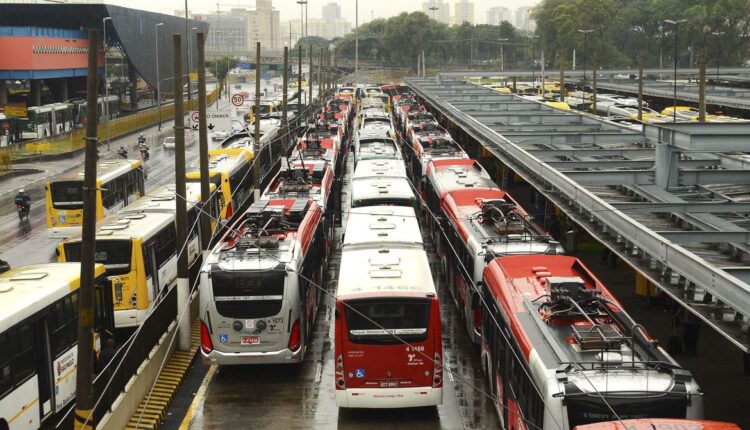 Projeto de carro popular vai incluir ônibus, diz Ministério da Fazenda