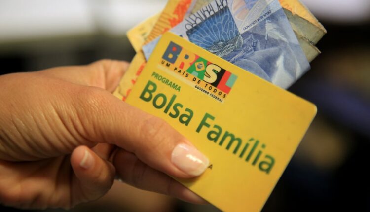 NOVA OPÇÃO de sacar o benefício do Bolsa Família saiu e brasileiros comemoram