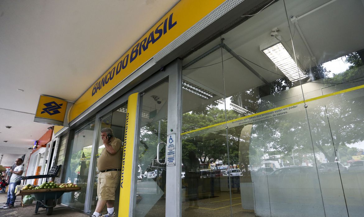 DÍVIDAS: Desenrola vai limpar o nome dos brasileiros com dívidas de até qual valor? Confira