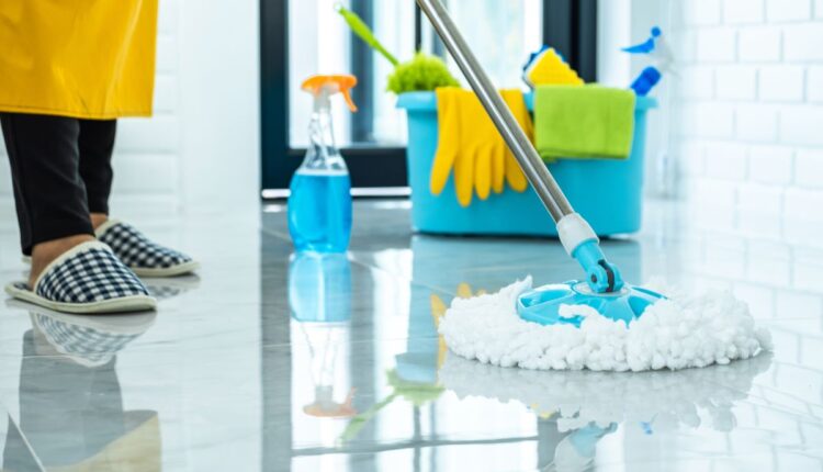 Domine a habilidade de limpar pisos de porcelanato