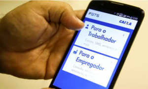 O trabalhador pode consultar seu saldo do FGTS pelos canais disponíveis. Imagem: Agencia Brasil