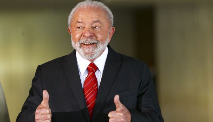 Lula confirma R$ 1.200 para MÃES CHEFES de família e choca brasileiros