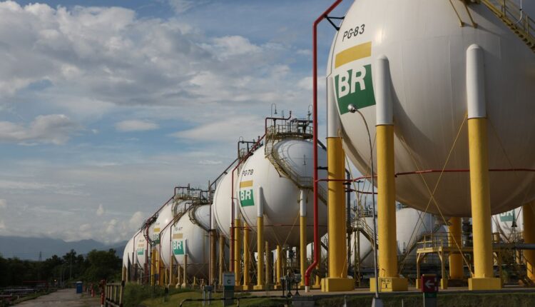 Petrobras anuncia nova redução de 7% no preço do gás natural