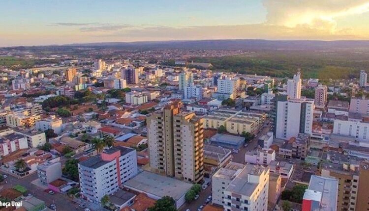 Prefeitura de Unaí (MG) abre concurso com 50 vagas para níveis médio e superior