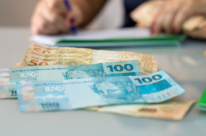 Desenrola: programa inclui perdão de dívidas de até R$ 100