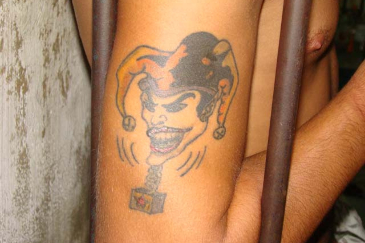 Perito explica significados de tatuagens para presos e facções