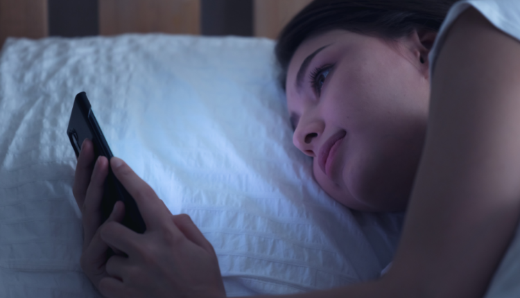 Alerta da Apple: Perigo de dormir com o iPhone carregando! Veja riscos