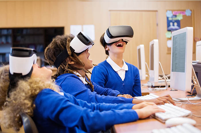 A realidade virtual também traz desafios para o processo de ensino aprendizagem. Imagem: izusek/ Getty Images