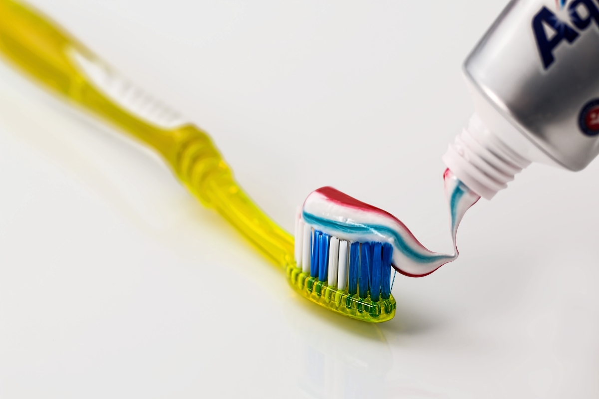 Brilho de dentista: dicas para uma limpeza eficiente de escovas e acessórios