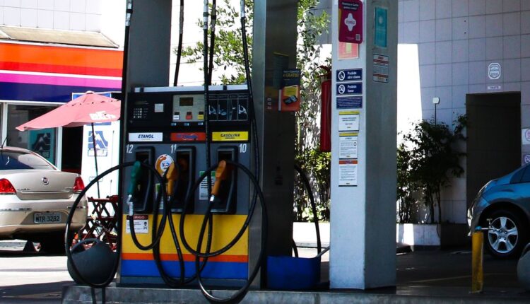 ÓTIMA NOTÍCIA para quem abastece com gasolina e etanol acaba de sair e deixa brasileiros comemorando