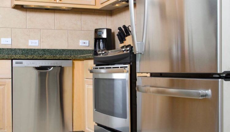 Limpando seus eletrodomésticos de aço inoxidável sem marcas ou manchas! - Reprodução Canva
