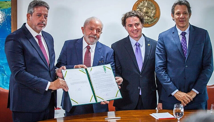 Lula sanciona com vetos o Arcabouço Fiscal (Entenda!)