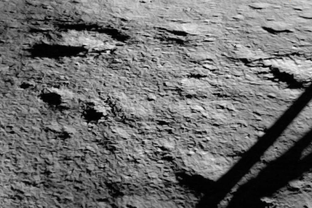 \"NO MUNDO DA LUA!\" Índia faz pouso histórico no polo sul da Lua