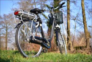 O impressionante crescimento do mercado de e-bikes: rumo aos US$ 120 bilhões até 2030