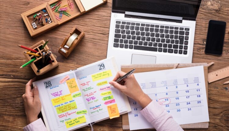 Organize sua rotina utilizando uma agenda: benefícios de planejar seu dia a dia