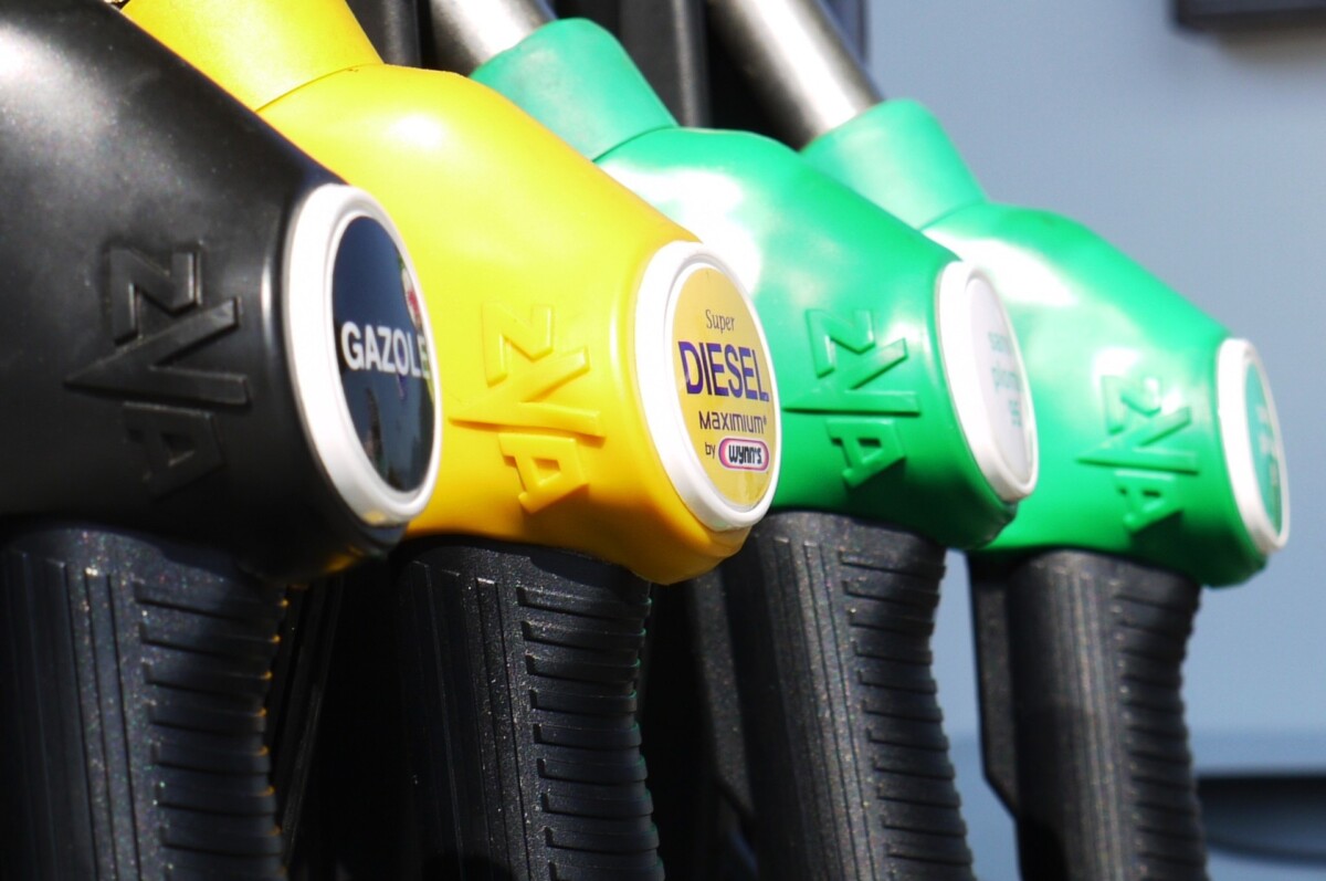 Combustível ficou mais barato em 18 das 27 UFs na semana passada