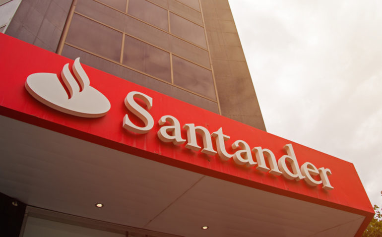 Santander anuncia processo seletivo com 200 vagas para várias áreas