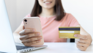 Entenda a relação entre o Serasa Score e o limite do cartão de crédito