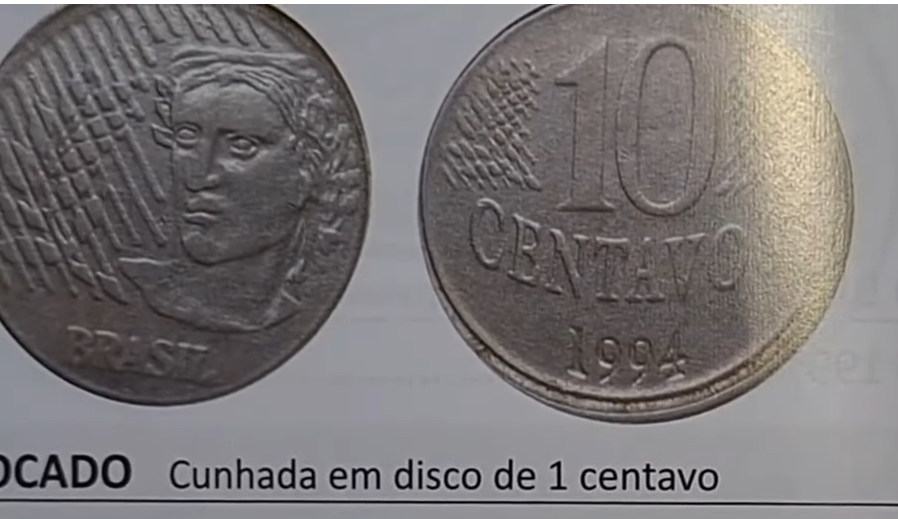 moeda 10 centavos no disco de 1 centavo