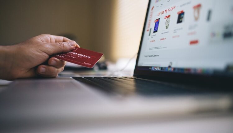 Pesquise preços e fuja de golpes na Black Friday deste ano