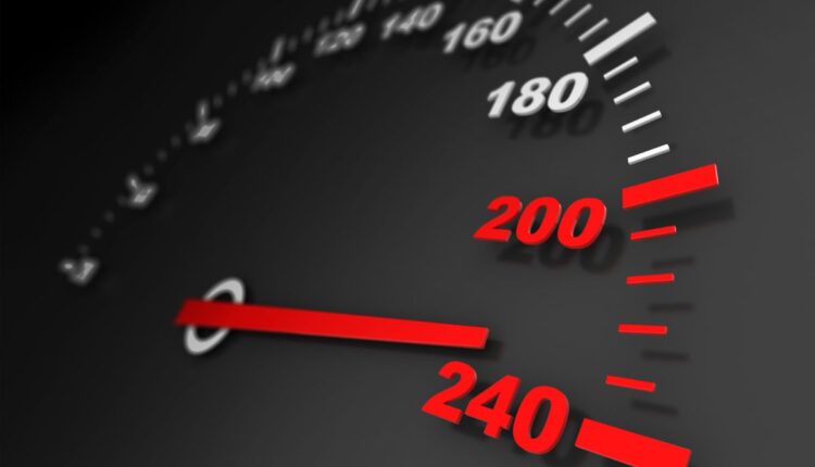 Conheça as consequências das multas por excesso de velocidade - Reprodução Canva