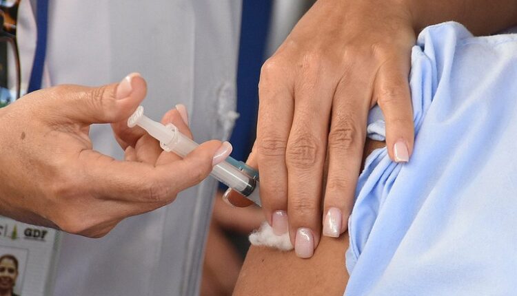 COVID 19: Vacinas atualizadas geram forte resposta contra nova variante