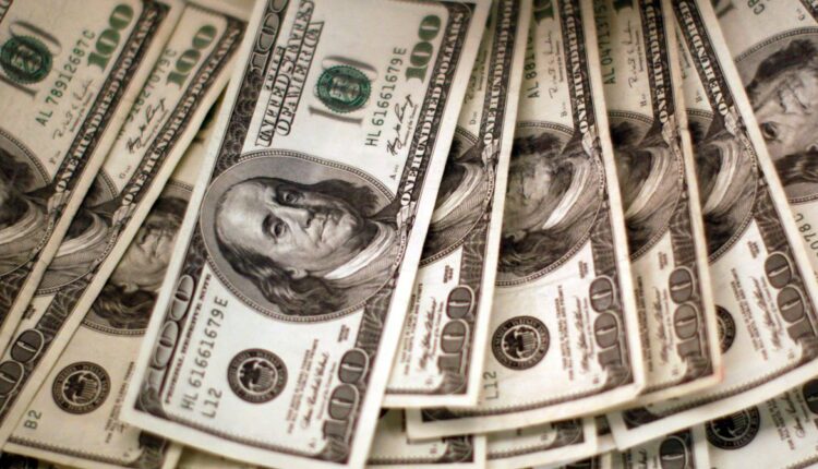 Preocupações com o exterior impulsionam dólar
