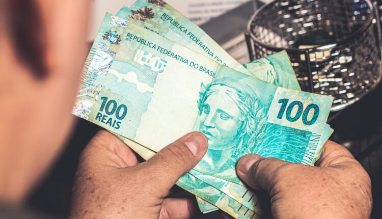 ESTABILIDADE FINANCEIRA com salários de MAIS DE R$ 9 mil? Veja como obter