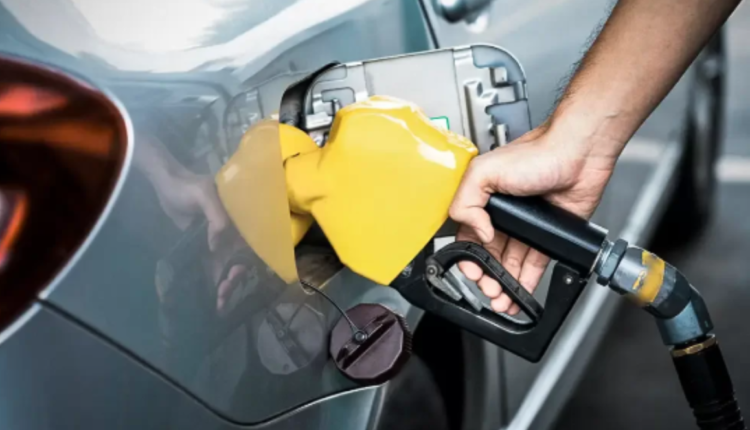 Gasolina subiu na semana? Descubra as variações de preço pelo país com a tabela média da ANP