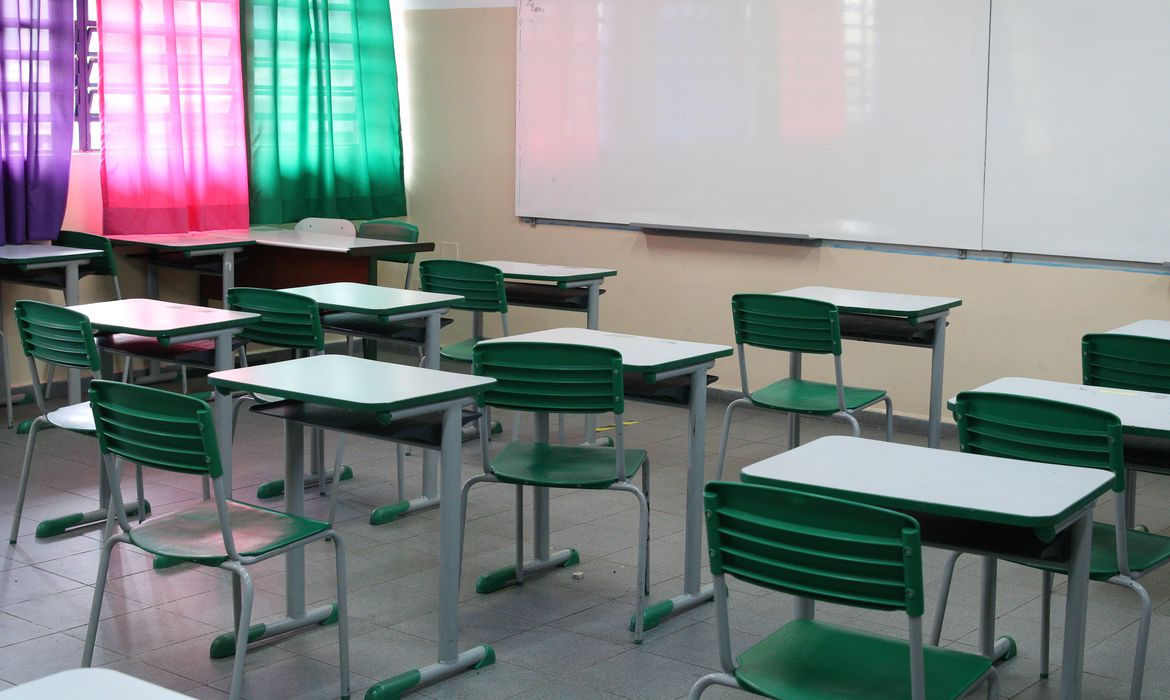 Governo não consegue acompanhar frequência escolar de 23% dos alunos do Bolsa Família