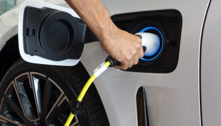 Governo vai acabar com isenção para importação de carros elétricos