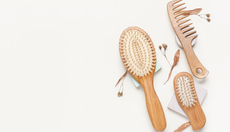 Higienização de escovas de cabelo e pentes_ mantenha-se sempre arrumado - Reprodução Canva