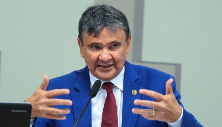 Ministro diz que consignado do auxílio foi "medida perversa" de Bolsonaro