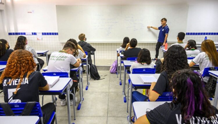ESTE benefício para estudantes AINDA não é TOTALMENTE conhecido pelos brasileiros