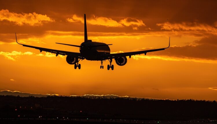 Companhias aéreas terão que reduzir a emissão de gases do efeito estufa nos próximos anos