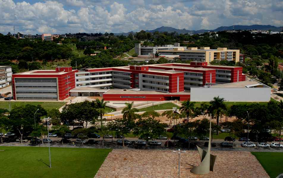 Universidade abre vagas para analistas e técnicos universitários