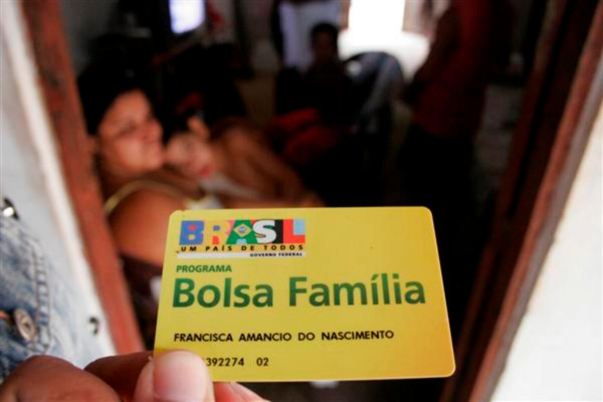 Bolsa Família tem SISTEMA que AJUDA brasileiros e QUASE NINGUÉM sabe