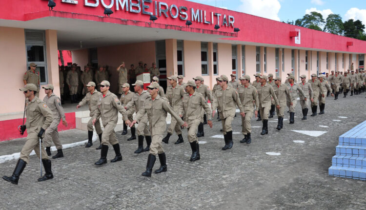 BOMBEIROS abre concurso NESTE estado para oficiais; confira vagas, salários e requisitos