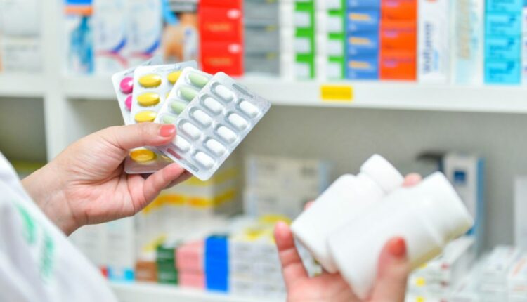 Como economizar na compra de remédios?