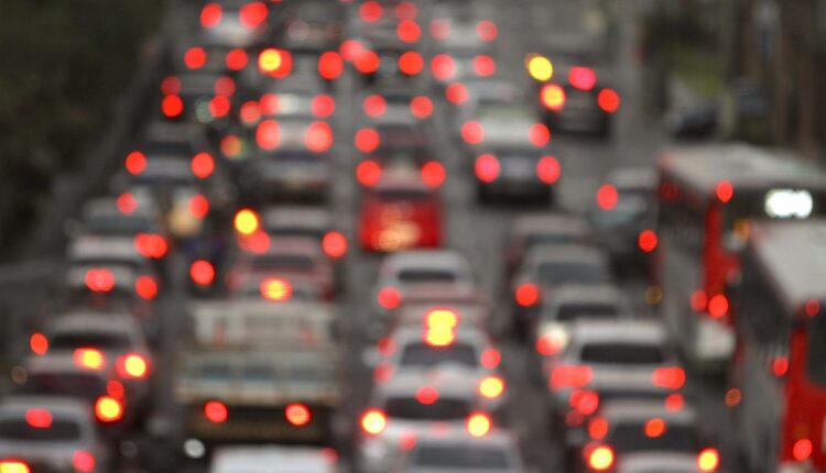 Cuidado redobrado! Fluxo de carros no feriado aumenta risco de acidentes - Reprodução Canva
