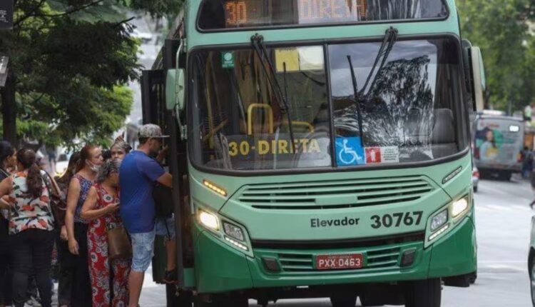 Ônibus DE GRAÇA nesta capital brasileira faz CIDADÃOS aplaudirem de pé