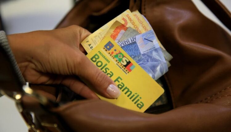 MAIS cortes no Bolsa Família PREOCUPAM SERIAMENTE os brasileiros