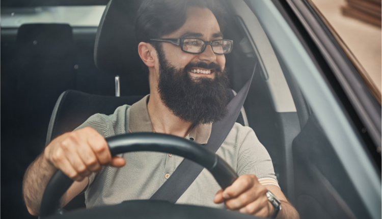 Não usar óculos ao dirigir dá multa? Saiba agora Reprodução - Freepik