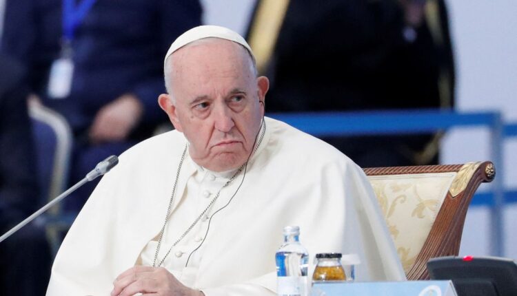 Papa vê possibilidade de bênção a casais gays