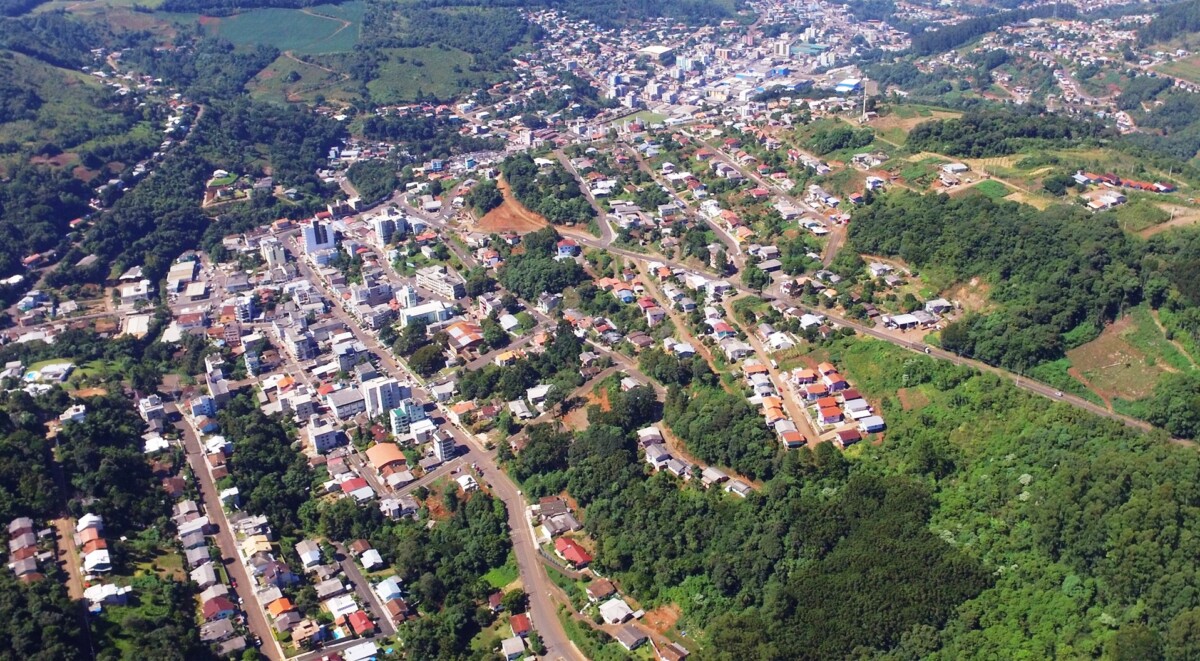 SALÁRIOS acima de R$ 22 mil: prefeitura DESTA cidade abre concurso para diversos cargos; confira