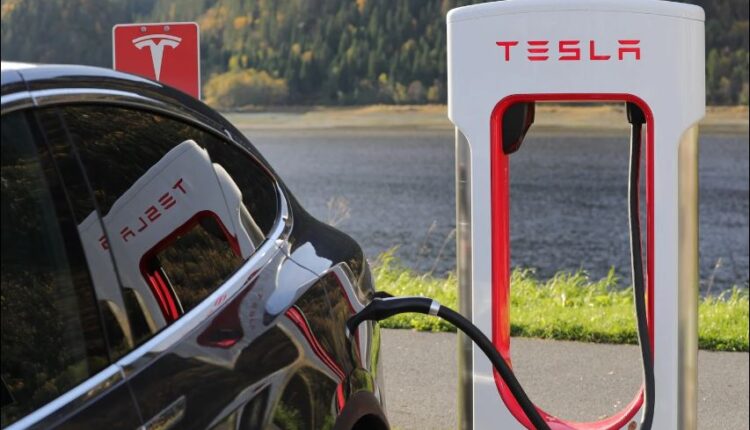 Tesla anuncia recall de 50 mil carros “Model X” devido a problema de fluido de freio