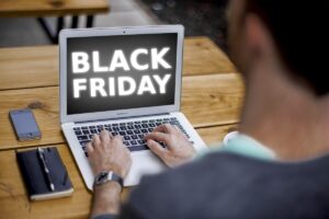 Procon revela lista com 78 sites a serem evitados na Black Friday; Veja quais