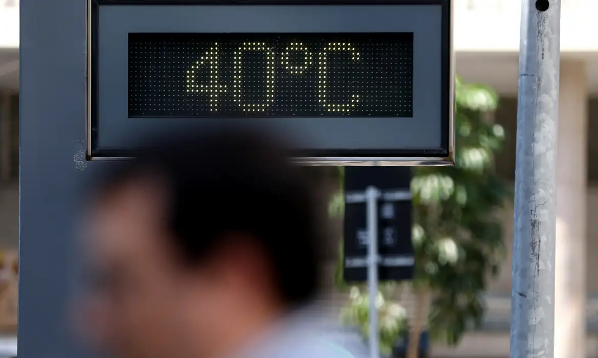 Calor intenso: Ministério da Saúde divulga dicas para se proteger